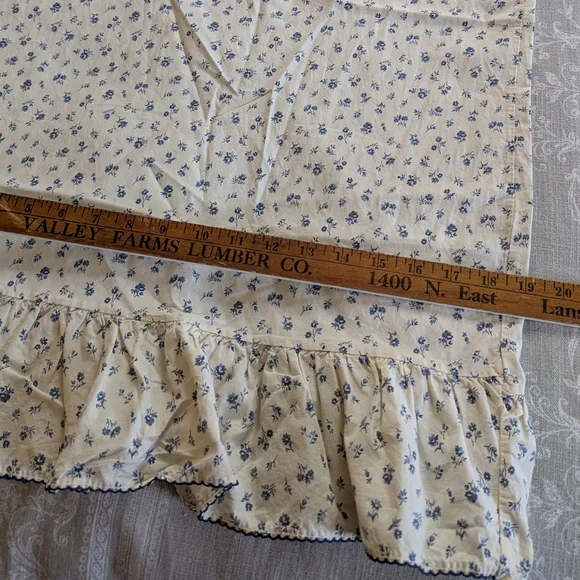 Ralph Lauren calico blue and white floral pillows cases w/ ruffles - Picture 4 of 6